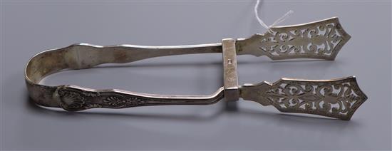 A pair of Edwardian silver Kings pattern asparagus serving tongs Walker & Hall, Sheffield, 1905, 4.5 oz.